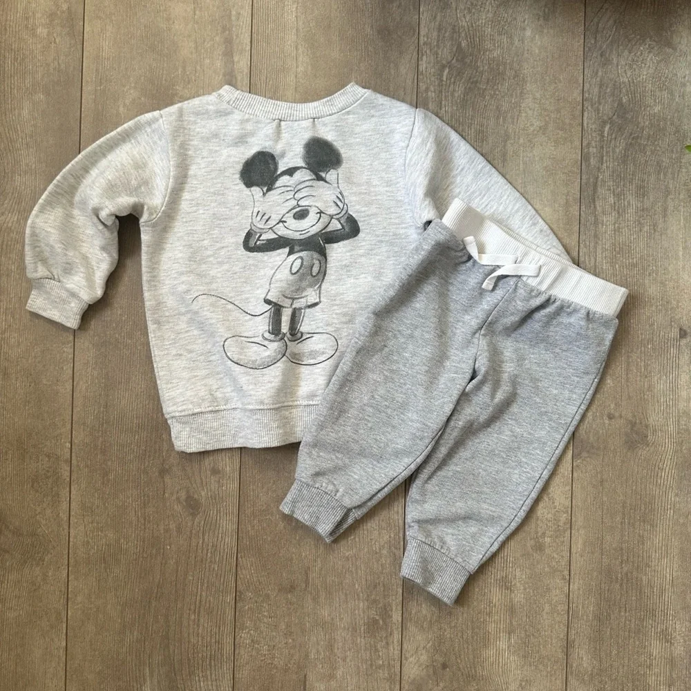 Disney Mickey Mouse Modern Baby Boy Sweatshirt and Carter’s Joggers Sweat Set